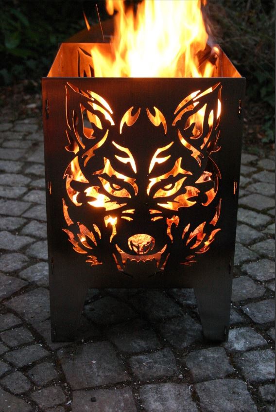 Feuerstelle mit Motiv Wolf